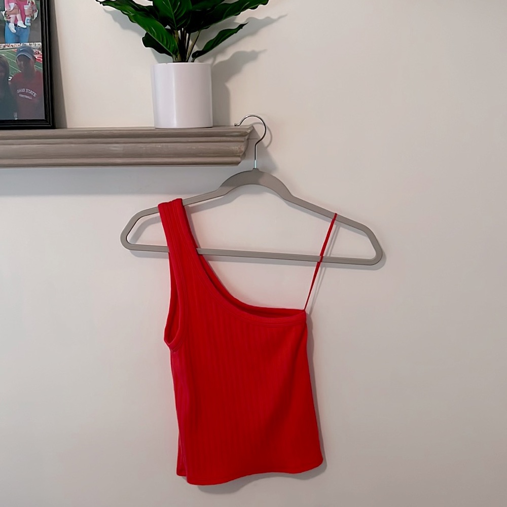 who’s not obsessed with an off the shoulder top? (american eagle size small)